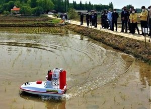 이천시, 논에 나타난 '제초보트'...FTA대응 벼 생력재배 기술 연시회 가져