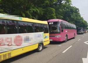 김포 '차고지로 가야할 대형차량들이 왜'...'김포대로변 불법주차 극성'