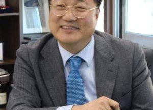 엄태준, SNS에 마스크 쓰지 않은 한미 정상회담 “인상적”