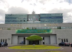 수원시 연화장 장례식장, 플라스틱 폐기물 발생 막기 위해 3단 근조화환 반입 금지