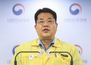 코로나19 4차 대유행 기세...‘여름휴가가 판가름’