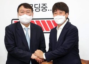 이준석-윤석열 ‘갈등 최고조’··· 주자들 가세해 ‘진흙탕 싸움’으로 확산
