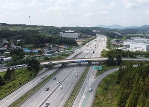 [포토] 광복절 연휴 귀경차량 대체로 원활