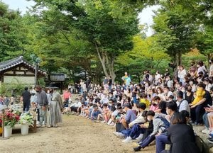 '달고나' 인기에 ‘달고나쇼’ 보러 모여든 ‘인파’