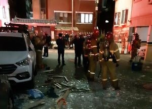 안산 다세대주택서 가스폭발...1명 사망, 8명 중경상