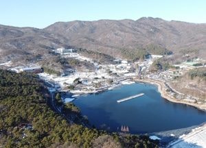 [드론이 본 세상] 흰 눈 내린 이천설봉호수 ‘설경’