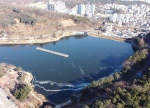 [포토] 최강 한파에 이천 ‘설봉호수’ 꽁꽁