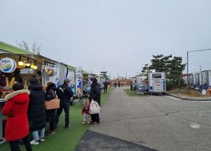 [포토] 겨울에도 인기...화성 "궁평항 새우튀김"