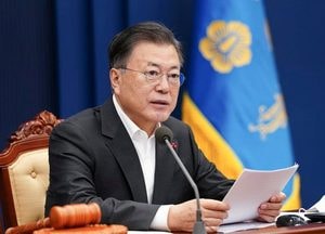 文대통령, 남은 임기 ‘가장 긴장할 때’···새해 첫 국무회의서 모두발언 통해 강조