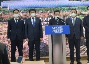 이재명 대선 후보 “농어촌 주민에 기본소득 100만원 지급”