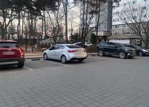 아파트 주차장서 후진하다 청소근로자 치어 사망케 한 60대 여성 ‘급발진’ 주장