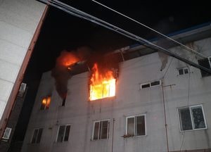 딸들과 모친 있는데 집에 불 지른 40대 여성 체포
