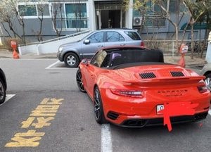 포르쉐 들이받고 우는 어린이 본 차주 “괜찮다”