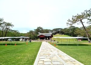세종대왕 탄신 625돌 기념 ‘숭모제전 준비로 분주한 여주 영릉 정자각 일원’