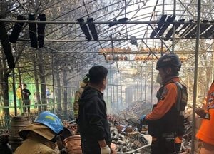 선거운동 중 화재현장 찾은, 김종천 후보 ‘인명피해 없어 다행’