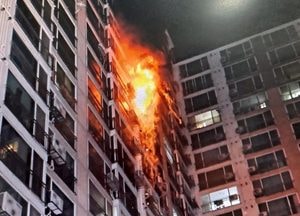 안성 아파트 불, 50대 여성 숨져