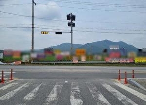 이천 실크밸리골프장 입구, 지저분한 간판 30여개 ‘덕지덕지’···정비 필요해