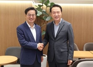 김동연·임태희 두 당선인, 경기도 교육 현안 해결 ‘맞손’···‘모범적 협치 사례’ 기대