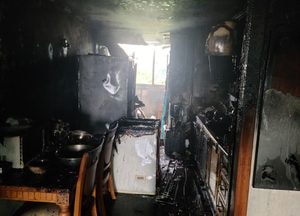 안산시 본오동 아파트 불...대피 중, 12명 경상 입어
