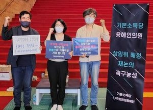 용혜인 의원 ‘국회 로텐더홀’서 철야 농성···거대 정당 ‘비교섭단체 상임위 배제’ 항의