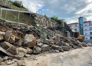 동두천서 축대 붕괴 토사 쏟아져, 차량 1대 매몰