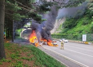 성남, 수도권 제1순환고속도로 청계터널 인근서 차량 추돌·화재...1명 중상, 3대 전소