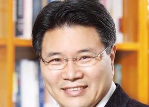 4선 의원 지낸 홍문종 친박신당 대표 징역 4년6월 법정구속