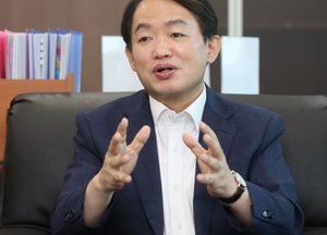 [인터뷰] 김찬진 인천 동구청장 “민생 주치의 필요...활기찬 동구 복원이 제일 과제”