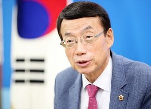 [인터뷰] 허식 인천시의회 의장 “‘함께하는 의정·행복한 시민·더 나은 내일’ 추구할 것”