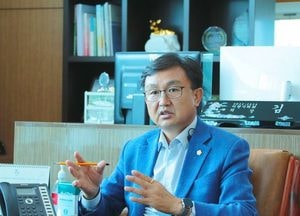 [인터뷰]김하식 이천시의회 의장 “시민의 고충은 곧 나의 고충… 어디든 찾아가 해결할 것”