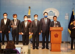 민주당, 여당에 내년 예산심사 촉구…야당의 합한 요구 ‘파행으로 이끌어’
