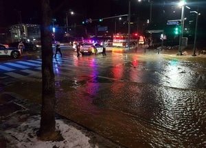 성남 분당서 상수도관 파열, 왕복 6차로 침수 ‘도로결빙’