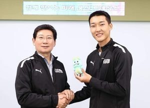 이상일, 용인특례시 이름표 달고 세계무대서는 스마일 점퍼 “우상혁 선수 응원”