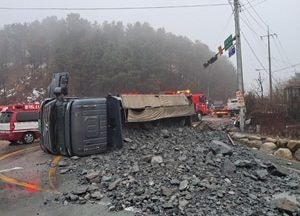 포천 창수면 장승거리 도로서 8중 추돌사고...1명 경상