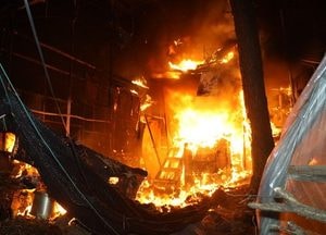 안산 농막용 비닐하우스서 불, 60대 남성 숨져