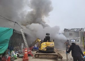 광주 곤지암 건설자재보관소에 불, 50대 남성 숨진 채 발견