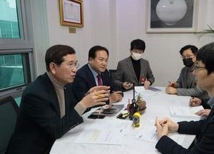 오산~안성 국지도 4차로 확장 ‘합심’...이권재 오산시장·김학용 의원 간담회
