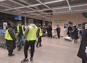 이케아 광명점 엘리베이터 2곳 멈춰 ‘9명 구조’...천장누수 영향인 듯