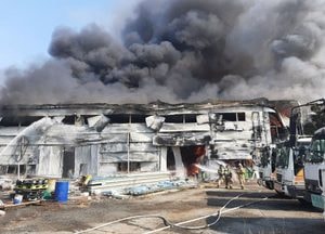 안성 미양면 중장비 제조 기계보관창고서 ‘불’...1시간33분 만에 진화