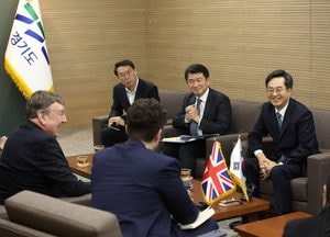 김동연 지사, 英 무역특사와 환담...“道 - 영국, RE100·반도체산업 협력 이뤄지길”