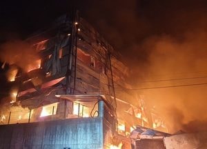 화성 목재공장서 새벽 불, 4시간20분 만에 큰 불길 잡아