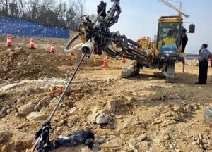 이천 아파트 신축 공사장서 끼임 사고...50대 굴삭기 운전자 A씨 중상