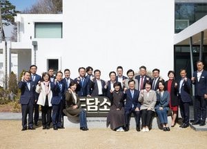 ‘여·야 넘는 소통·협치’…김동연, 도의회 상임委와 첫 회동