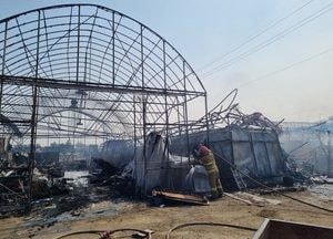 고양 비닐하우스 화재, 1명 부상·11개동 불 타