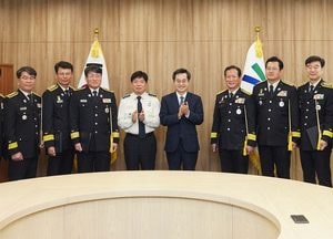 김동연 경기지사, 소방준감·소방정 승진자에 임명장