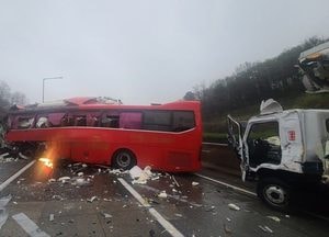 중부내륙고속도로 여주분기점 인근서 4중 추돌사고...1명 심정지