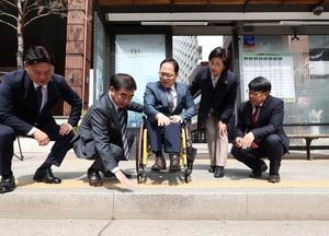 경기도의회 보건복지위원회, 장애 이해 체험 “10cm 문턱 낮추는 것, 장애인 변화 시작”