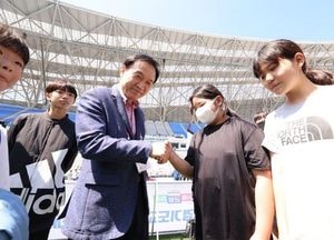 道교육감기 육상대회  경기 6년 만에 용인서 개막...임태희 교육감 “기량 마음껏 뽐내길 ”