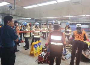 수내역 에스컬레이터 역주행, 출근길 이용객 14명 봉변