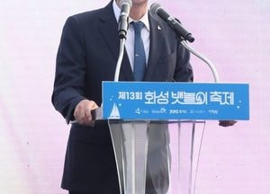 수도권 최대 해양축제 ‘제13회 화성뱃놀이축제’서 인사말 하는 정명근 화성시장